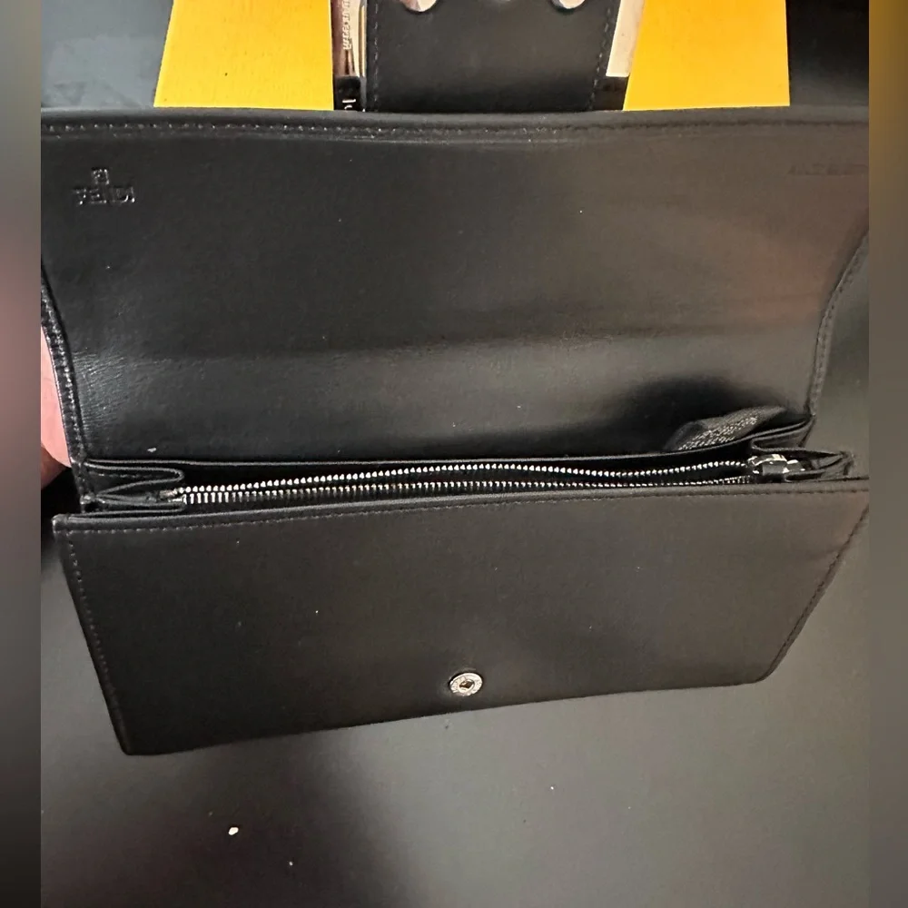 FENDI BAGUETTE WALLET PRISTINE CONDITION